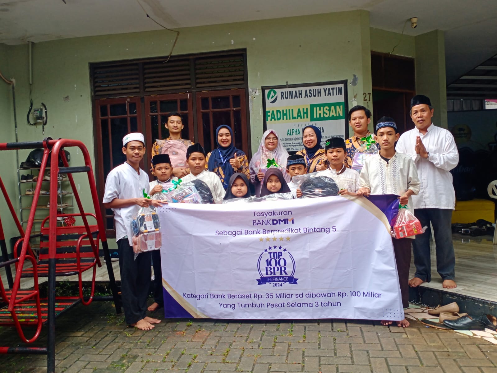 Relawan Yayasan Alpha Indonesia Ibu Sri Harini